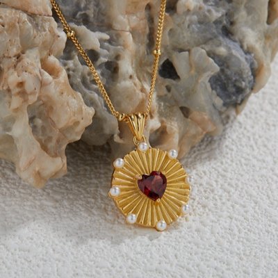 Vintage Light Luxury Natural Garnet Heart-shaped Flower Gemstone Pendant
